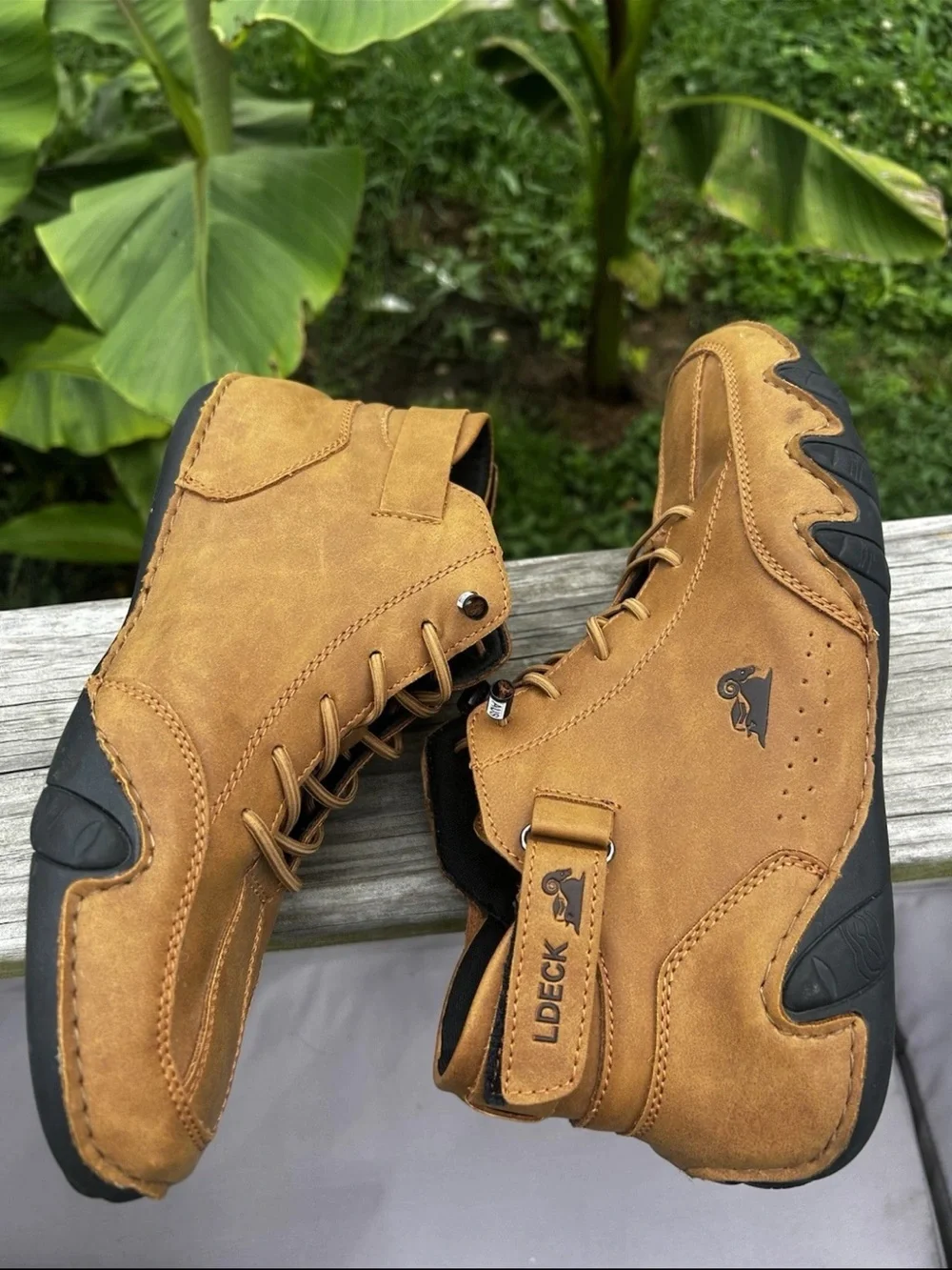 LDECK Men' s All-Terrain Tan Leather-Like Shoes Size 40 /mens 8/ Women's 9.5